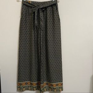 Wide legged pants with pockets from Thailand